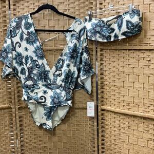 Vince Camuto Cream Floral Paisley Surplice Bodysuit with Teal Accents